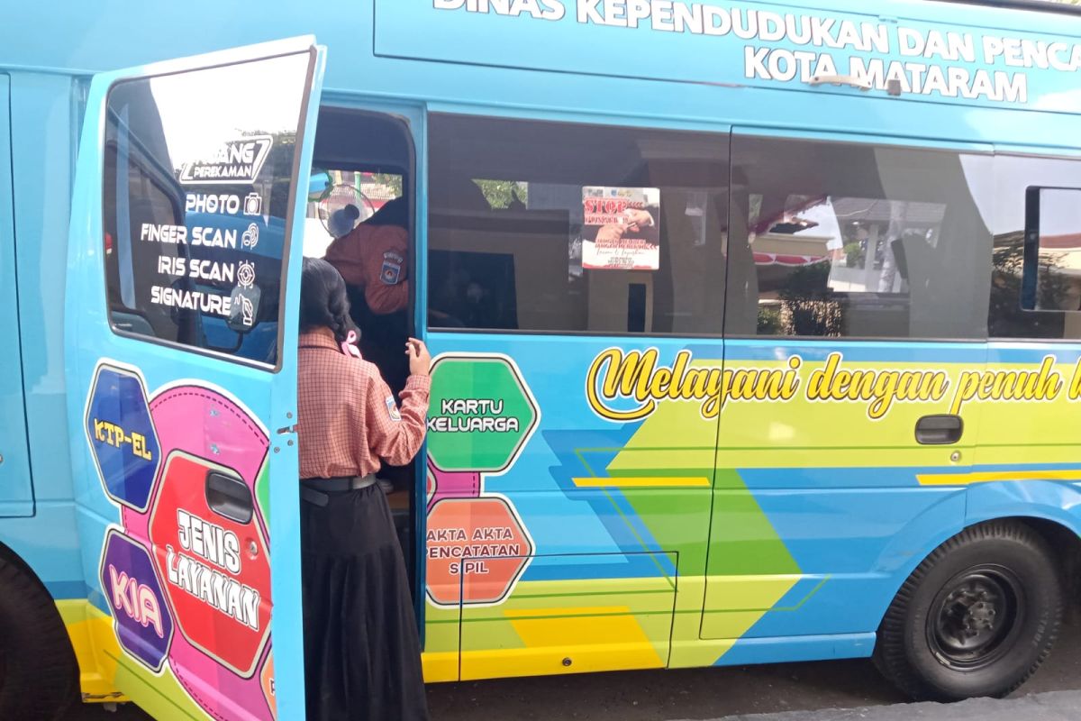 Dukcapil Mataram menyiapkan 6.000 blangko KTP elektronik