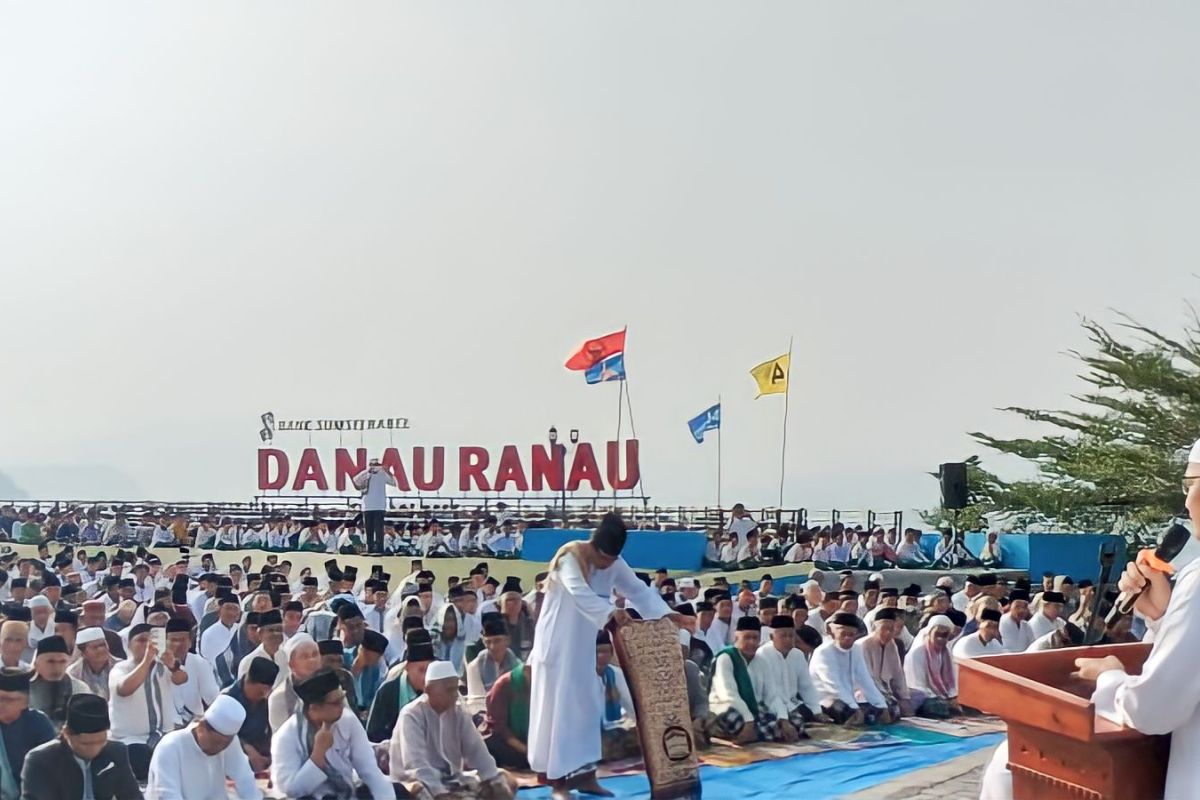 Pemkab OKU Selatan gelar Shalat Istisqa di tepian Danau Ranau