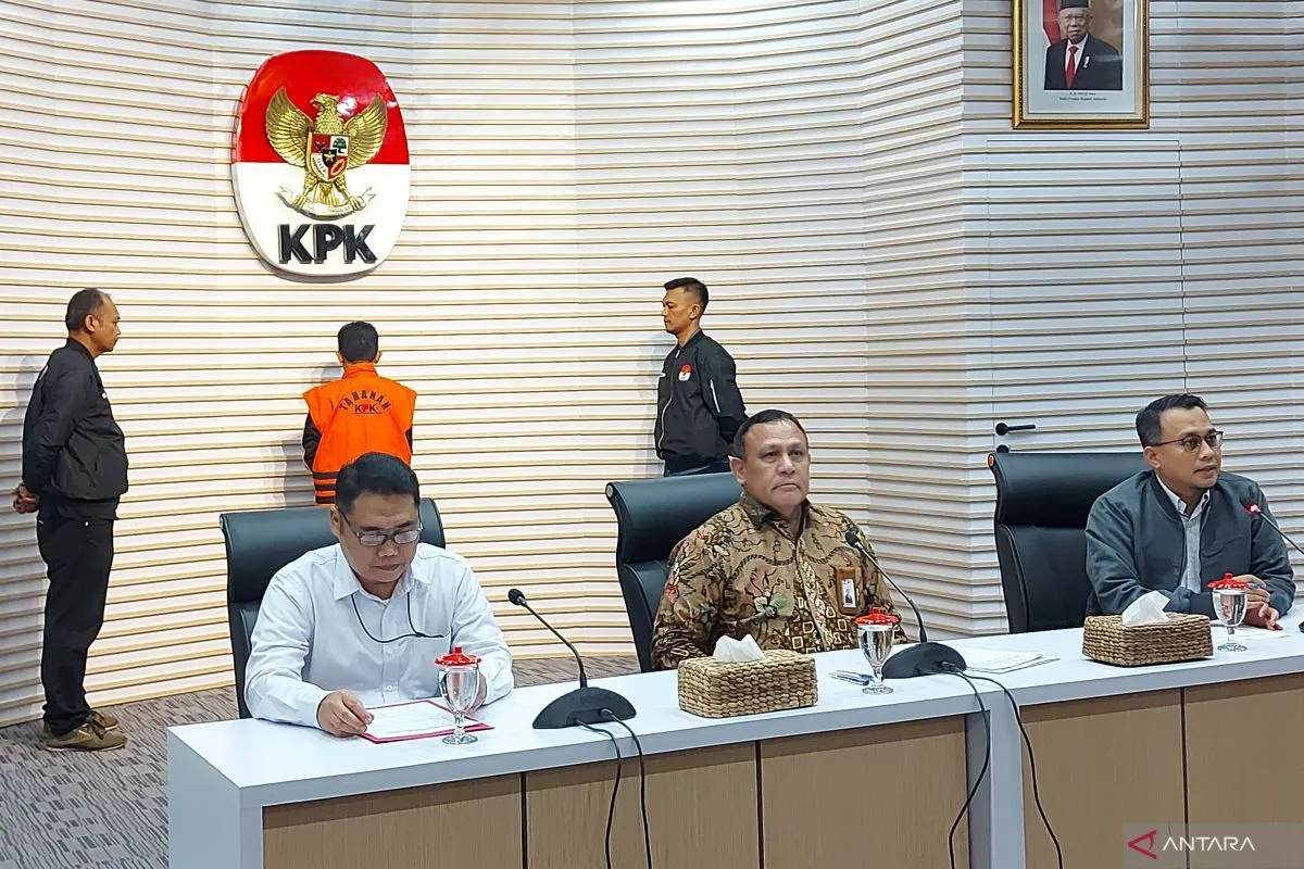 kpk-detains-bima-city-mayor-for-goods-procurement-corruption