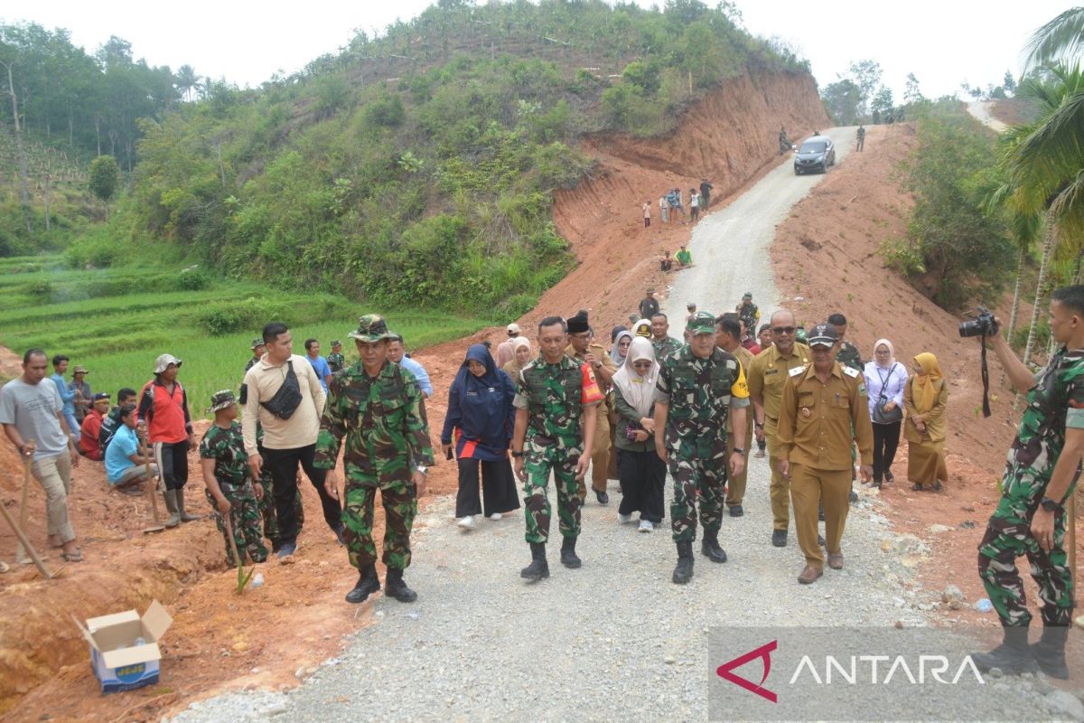 Tim Wasev Mabes TNI AD tinjau sasaran TMMD ke-118 Kodim 0309/Solok