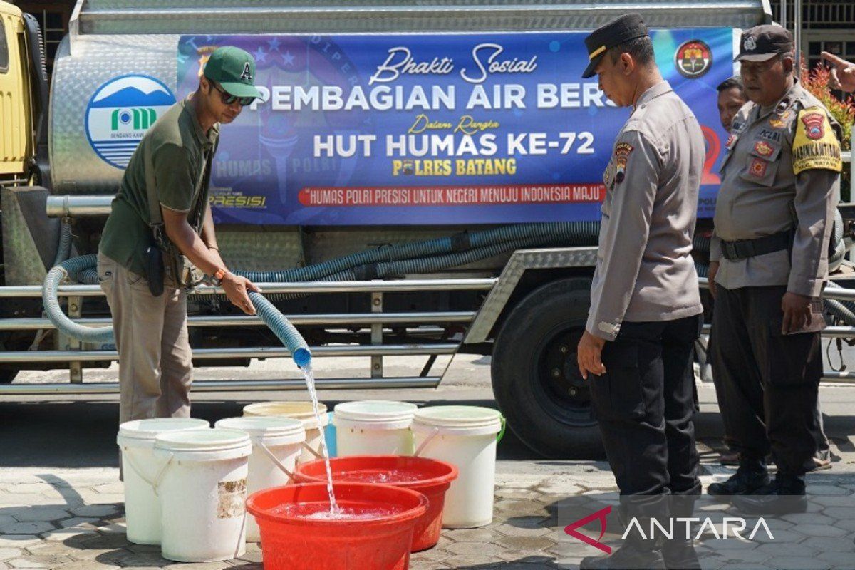 Polres  Batang-PDAM salurkan air bersih warga terdampak kekeringan