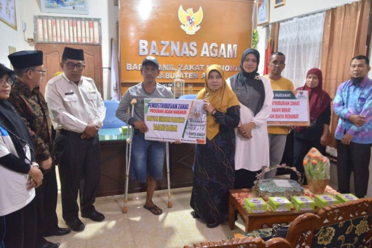 Baznas Agam salurkan zakat Rp217 juta untuk 135 mustahik