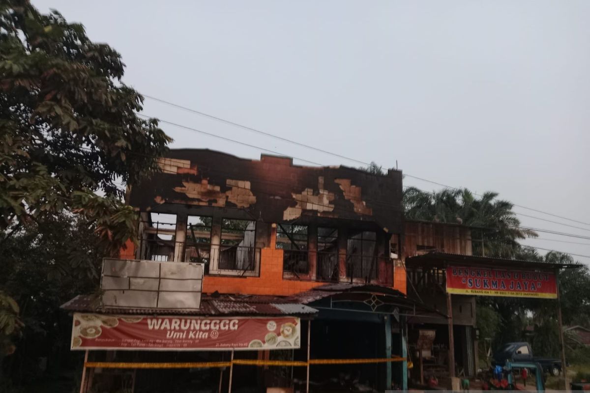 Kebakaran di Pekanbaru hanguskan bengkel dan warung Umi Kita