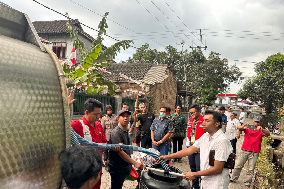 Pertamina salurkan bantuan untuk warga Lombok Barat terdampak sumur diduga tercemar BBM