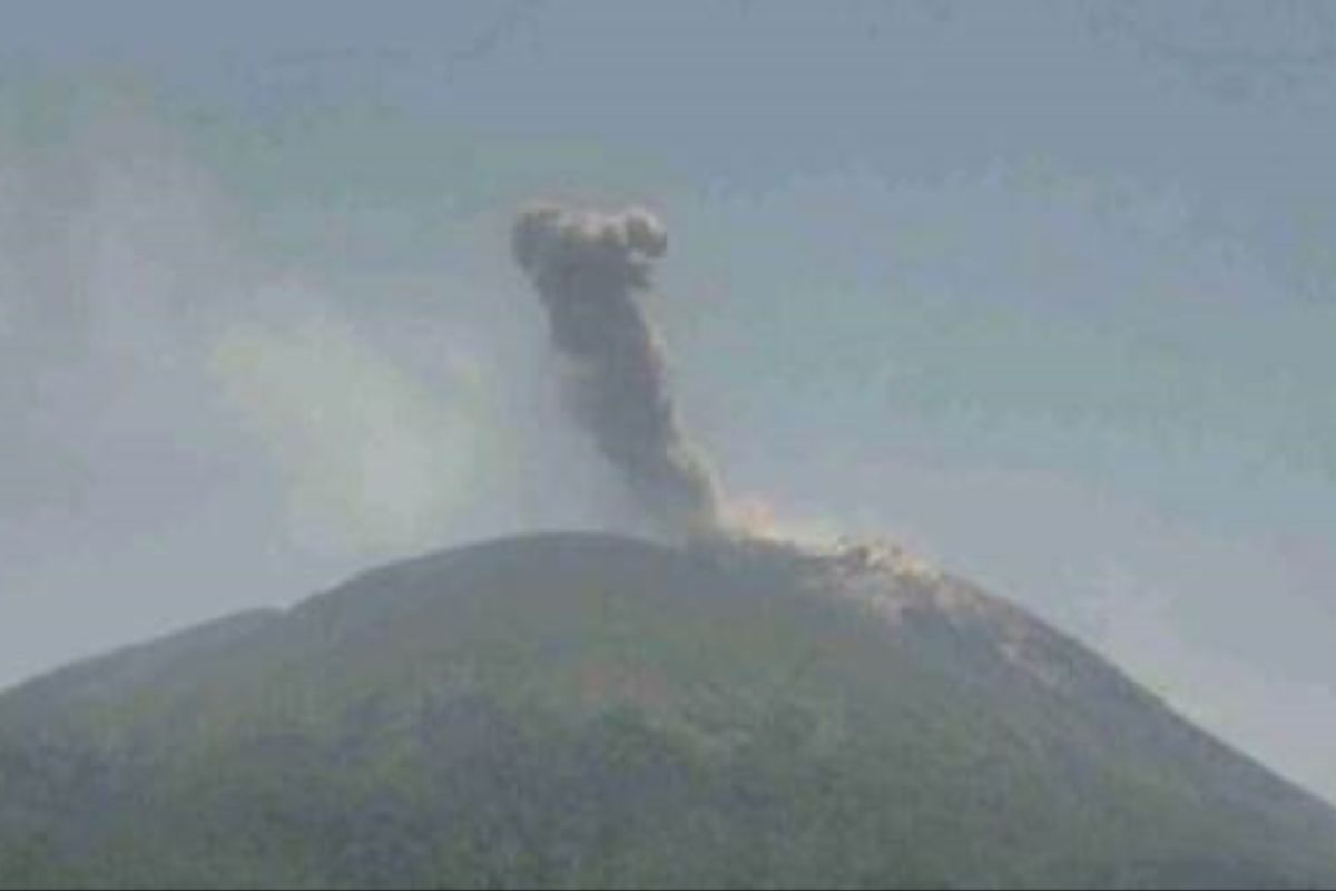 PVMBG imbau warga waspadai bahaya lahar Gunung Ile Lewotolok