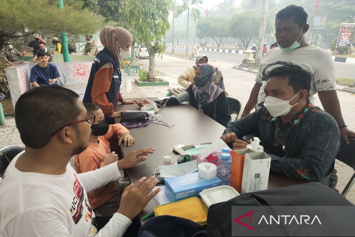 BPPRD-Satpol PP bagikan masker antisipasi dampak kabut asap