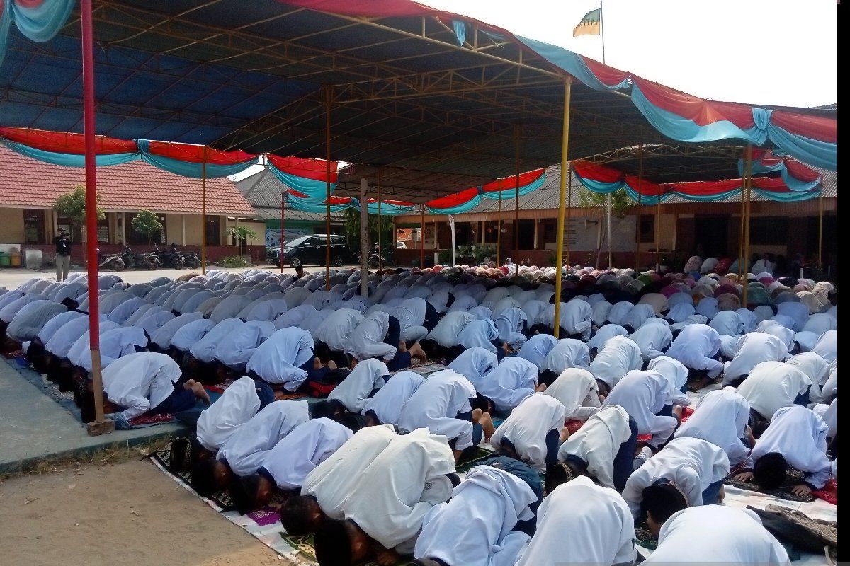 Siswa SMP di Palembang gelar Shalat Istisqa