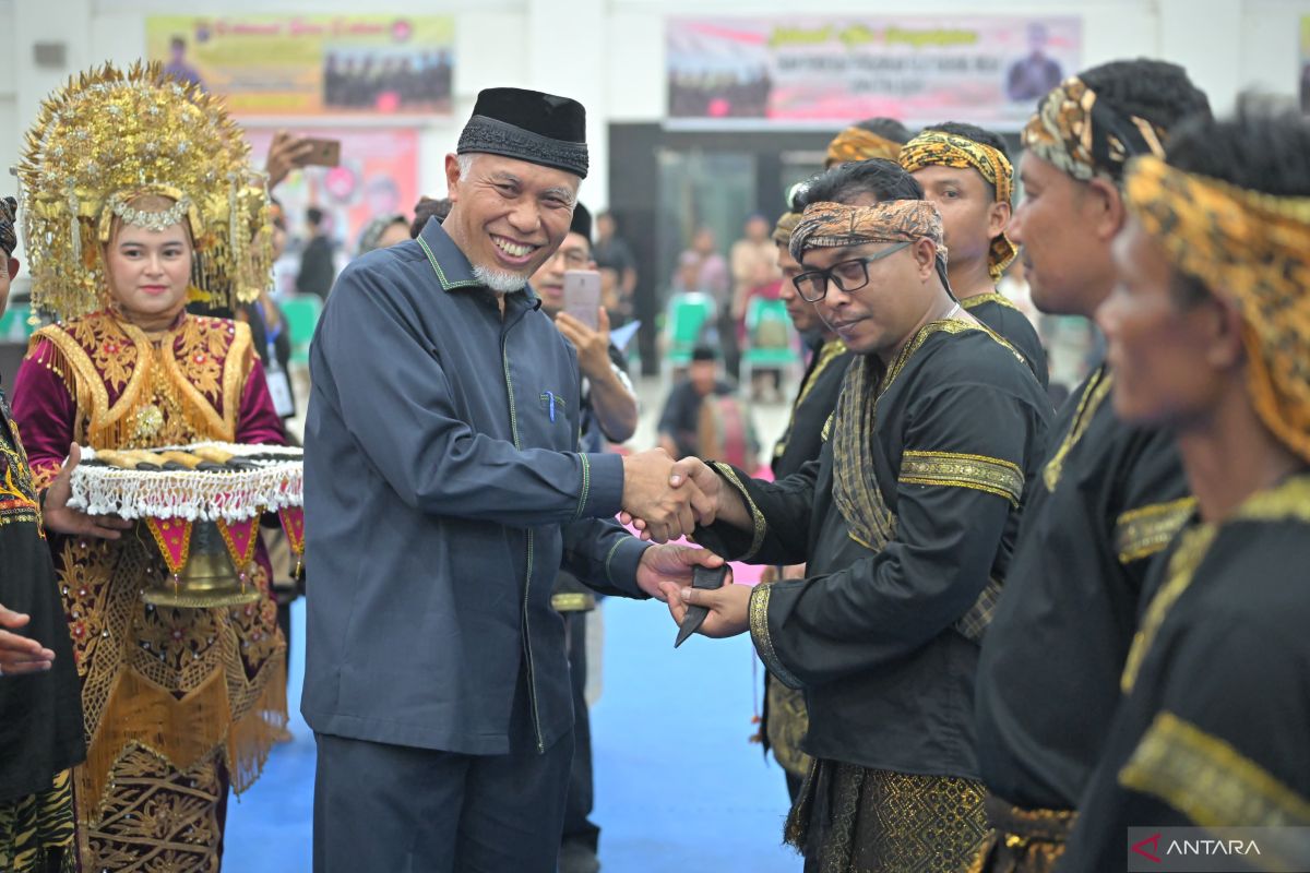 Gubernur Sumbar kukuhkan enam Pendekar Minang