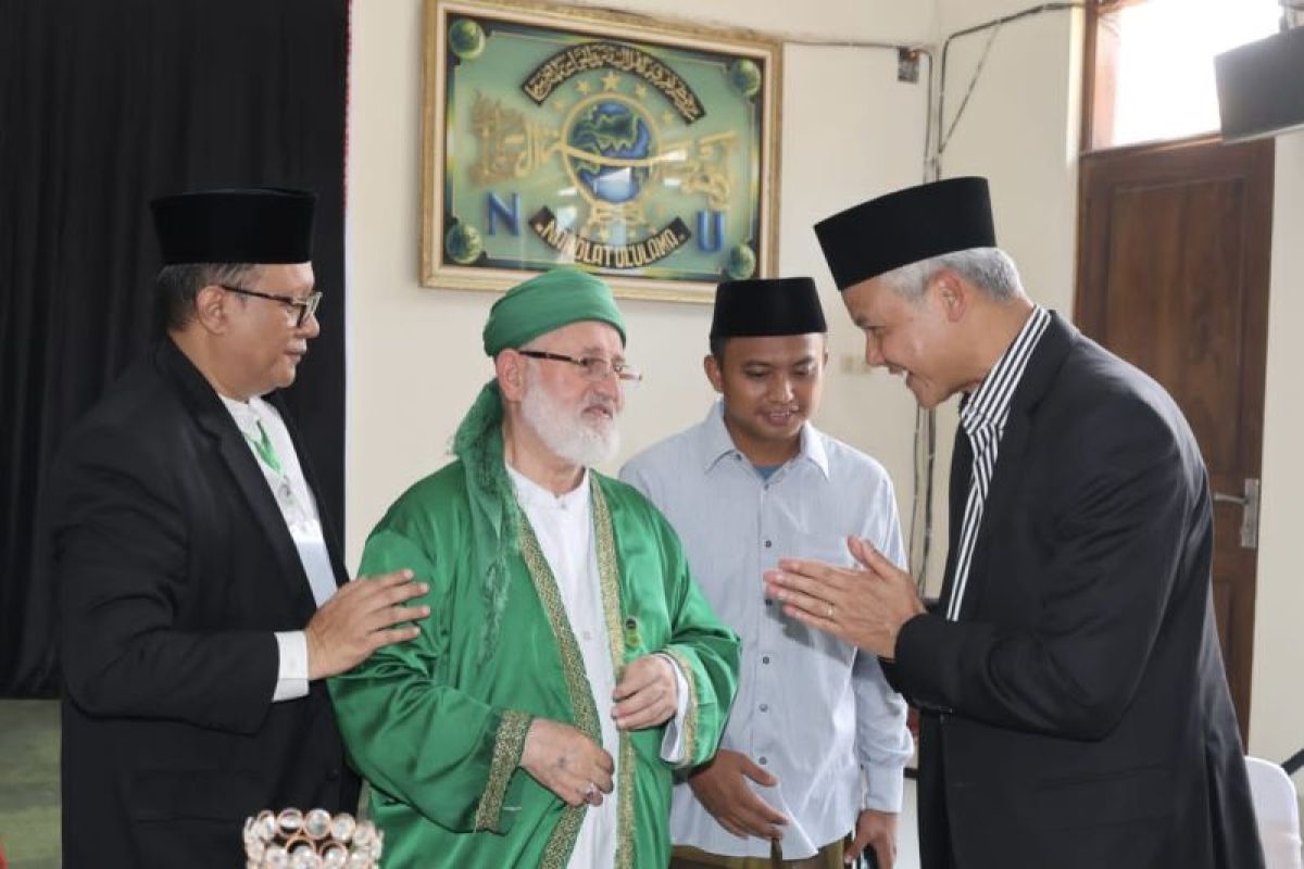 Ganjar Pranowo dapat amalan khusus dari Syekh Muhammad Fadhil Jailani