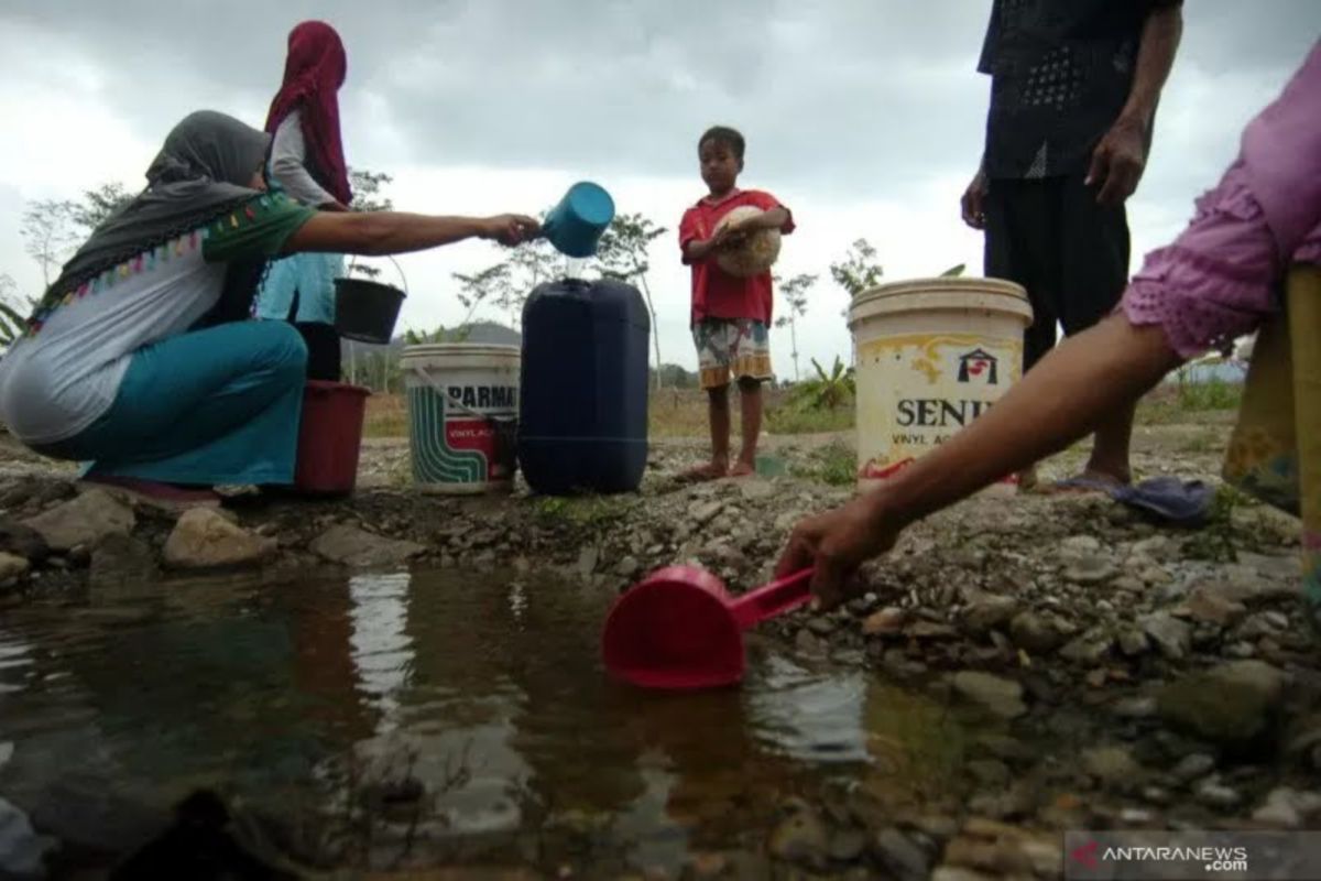 Dinas PUP-ESDM mengendalikan penurunan muka air tanah di DIY