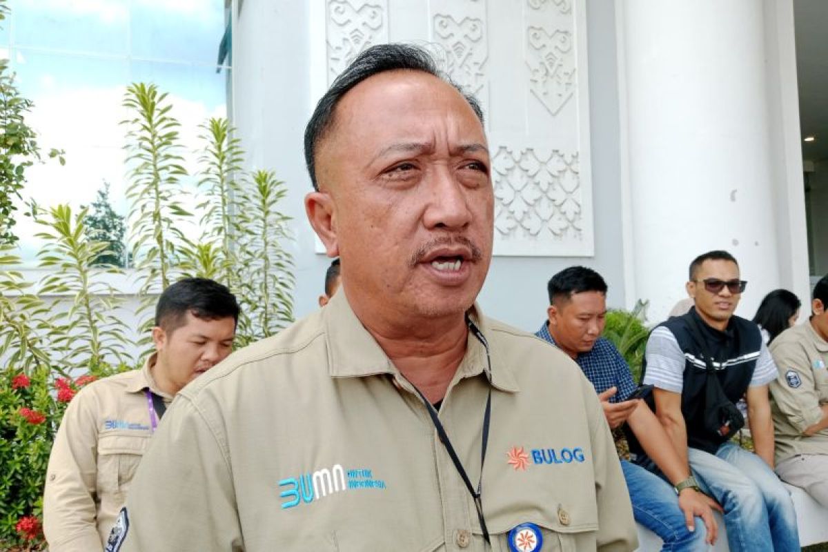 Bulog NTB menyalurkan bantuan beras alokasi Oktober 2023