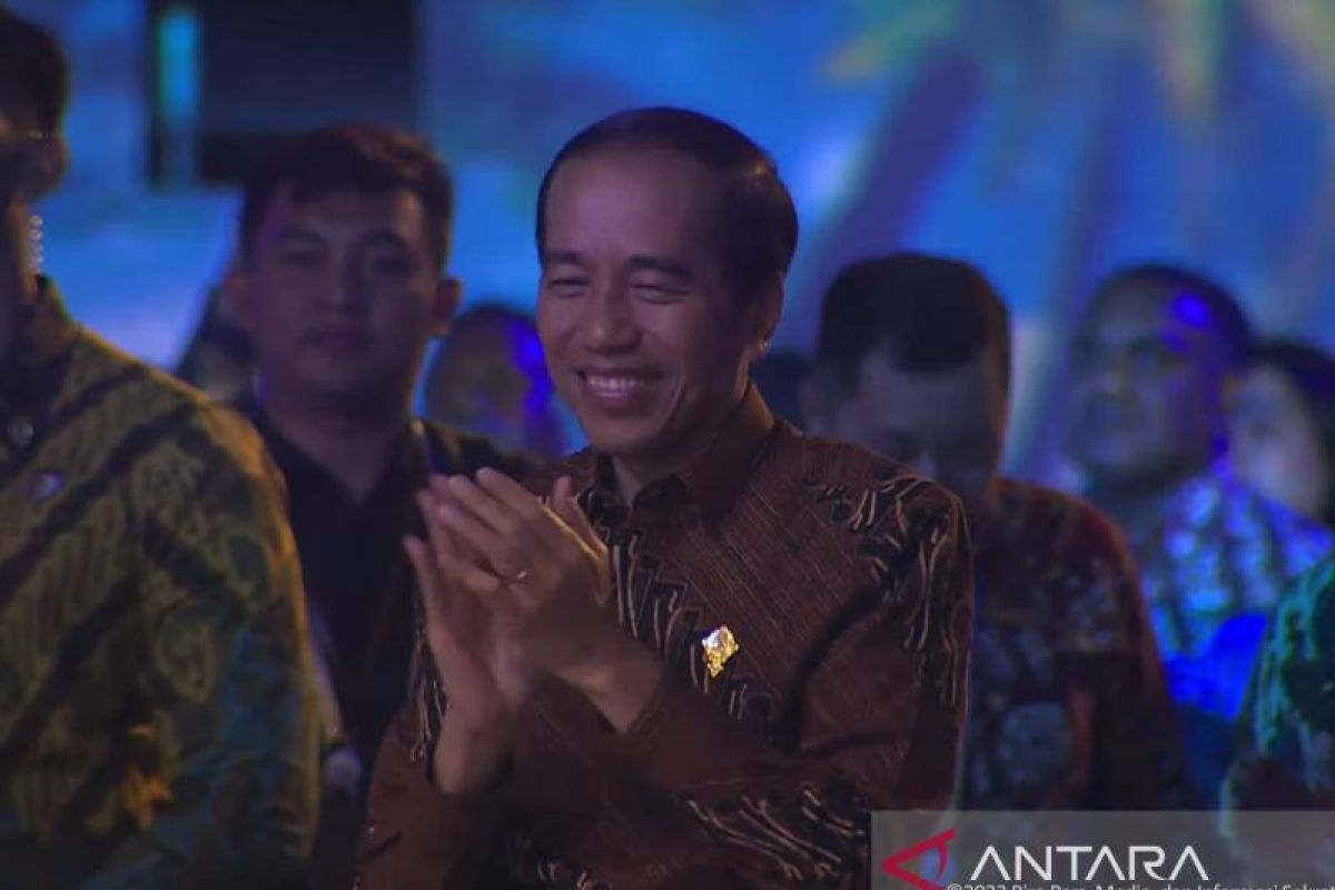 Lagu Sayang hingga Rungkad bikin pemimpin AIS Forum ikut bergoyang