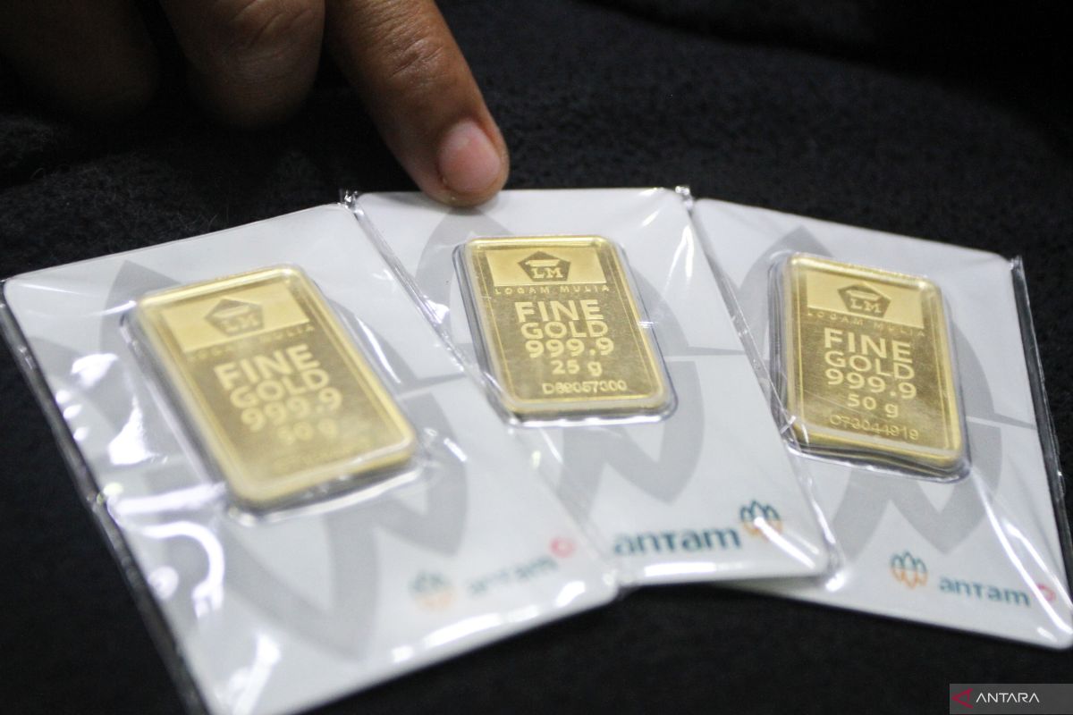 Harga emas Antam hari ini kembali turun Rp1.000 per gram