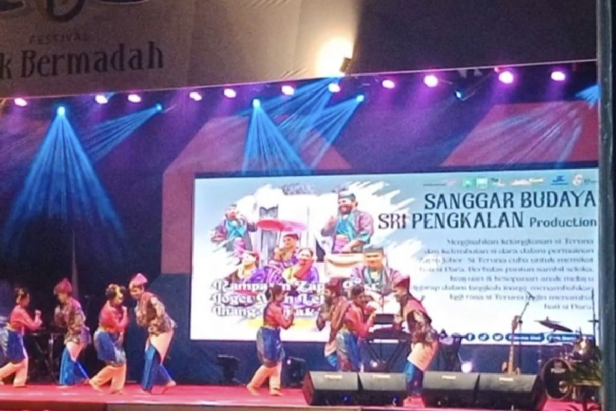 Kelompok Kesenian Malaysia ikuti Festival Siak Bermadah