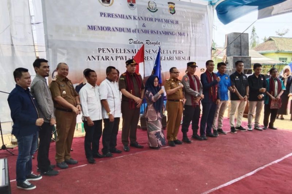 Penjabat Bupati Sulpakar hadiri peresmian Kantor PWI Kabupaten Mesuji