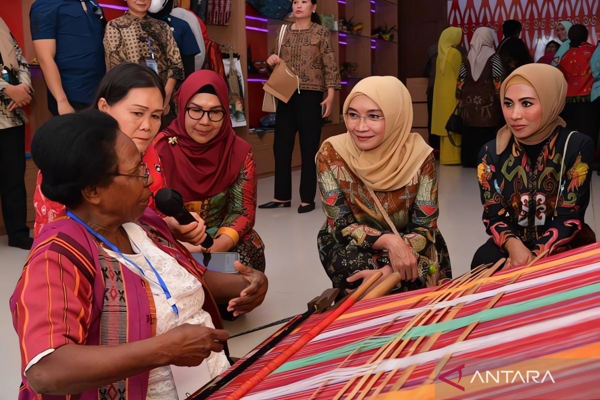 Wury Ma'ruf Amin: Dekranasda Papua Barat Daya menjadi promotor hasil UMKM