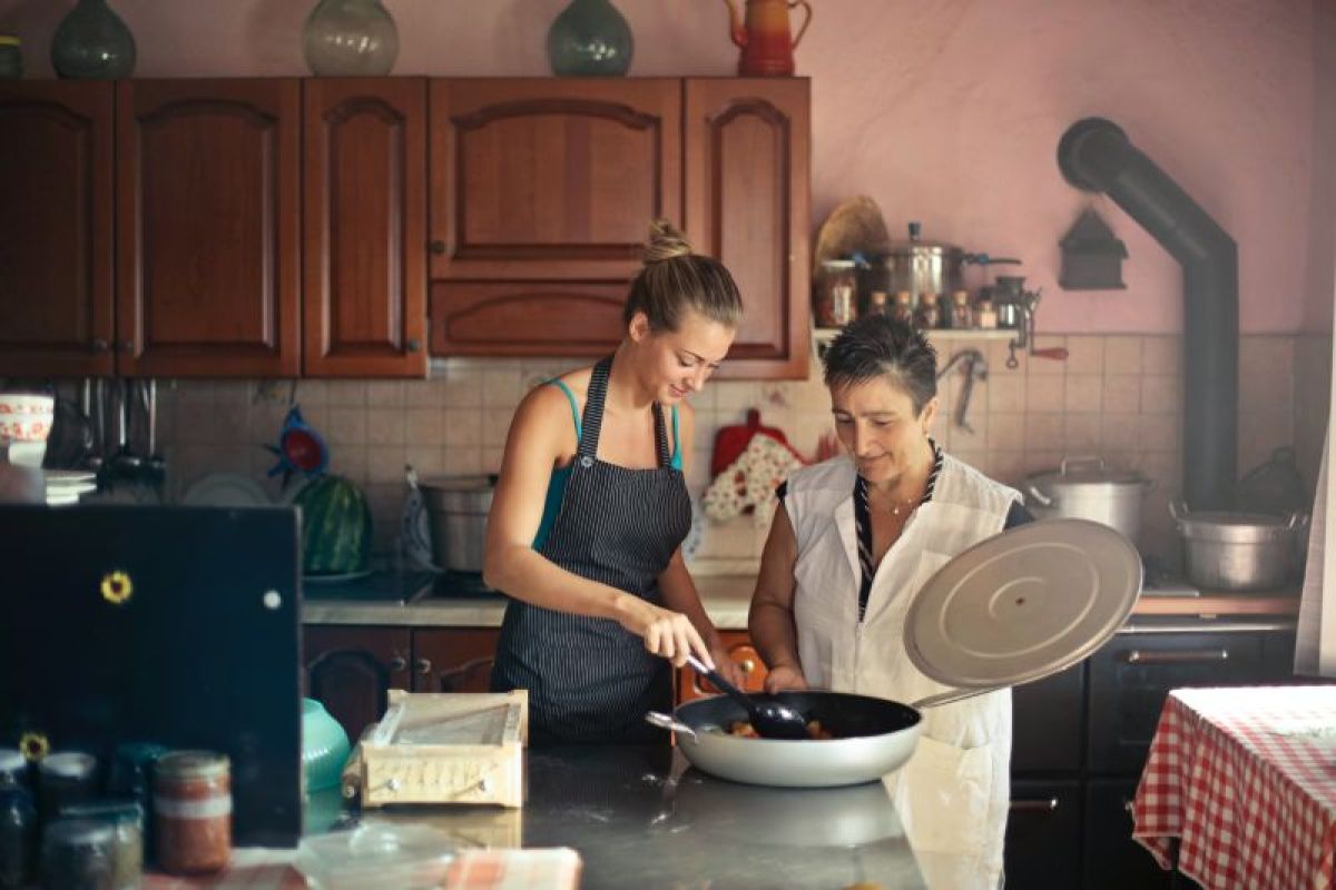 Berikut kebiasaan di dapur yang harus dihentikan untuk cegah kebakaran