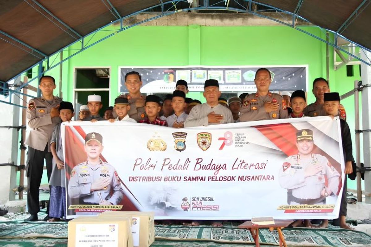 Polresta Palu salurkan sebanyak 650 buku tingkatkan literasi anak sejak dini