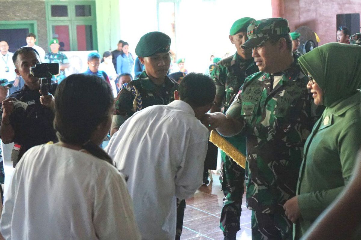 PLN UP3 Tobelo salurkan bantuan pangan untuk balita stunting