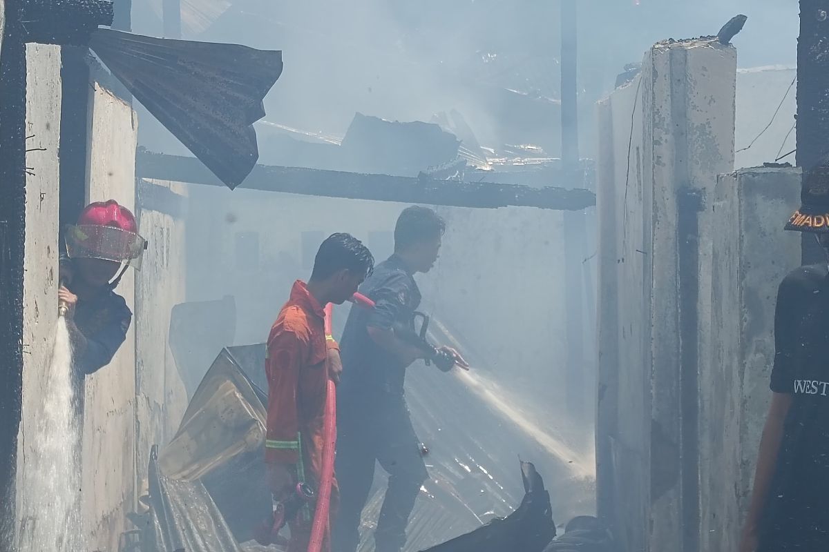 Dalam sepekan belasan unit rumah di Makassar ludes terbakar