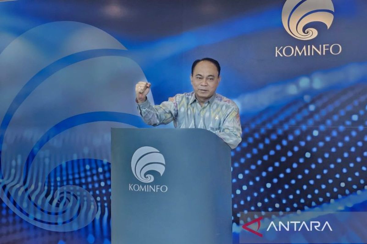 Menkominfo Budi Arie bilang proyek satelit HBS dihentikan