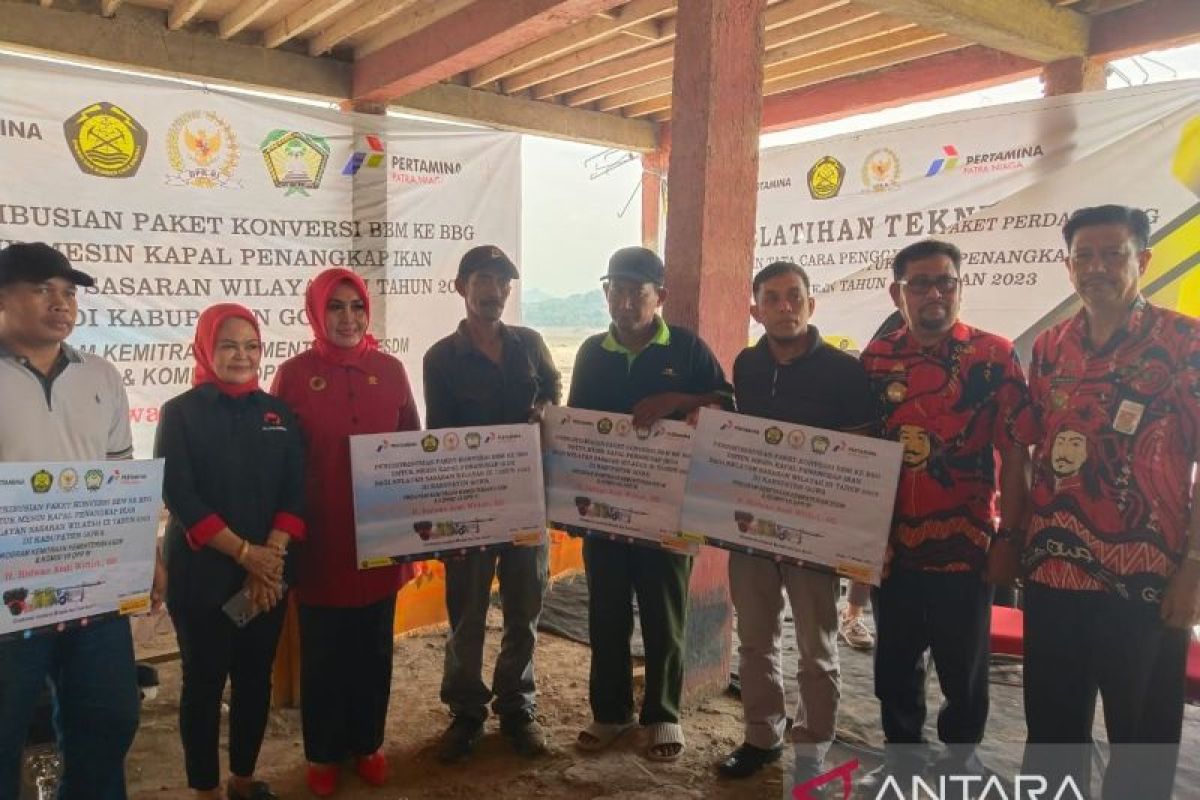 Sebanyak 240 nelayan di Gowa terima bantuan paket konversi BBG