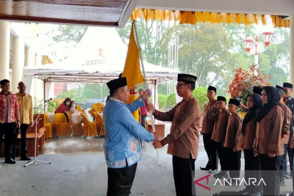 Plh Sekda Kobar melepas rombongan peserta Festival Seni Qasidah tingkat provinsi