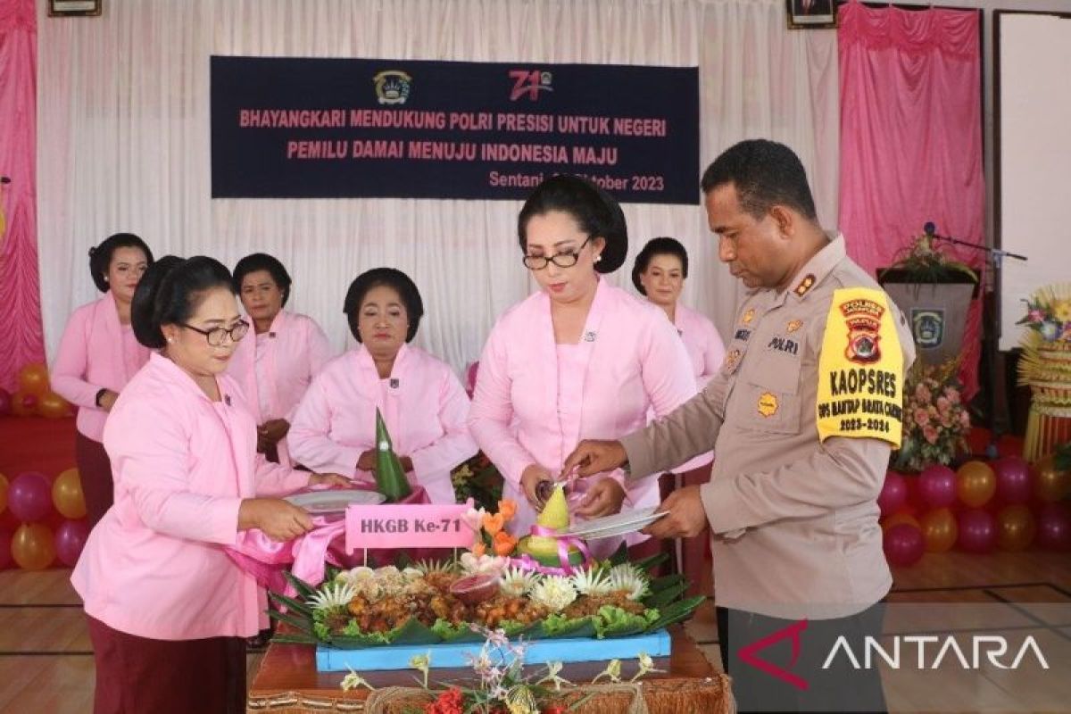 Polres Jayapura beri bantuan pendidikan bagi anak polisi berprestasi