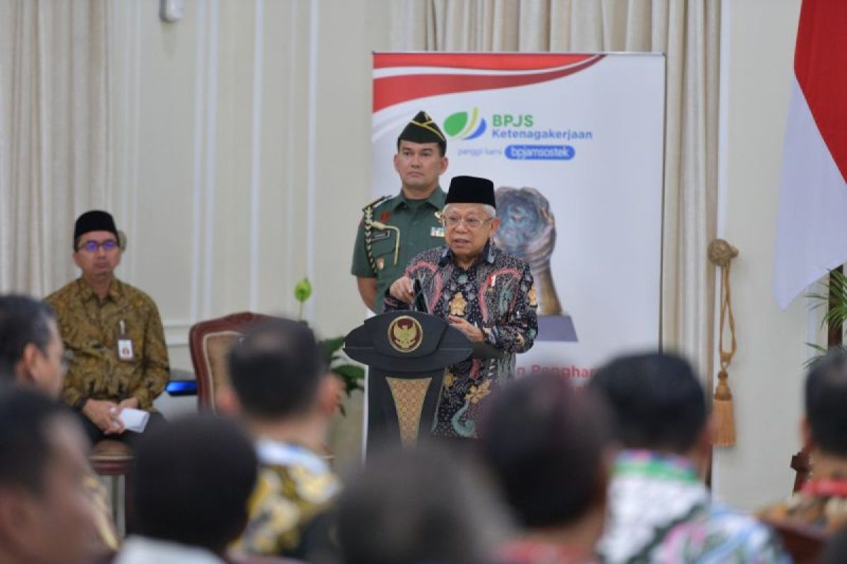 PT Sera Food Indonesia dan UGM terima penghargaan Paritrana 2023