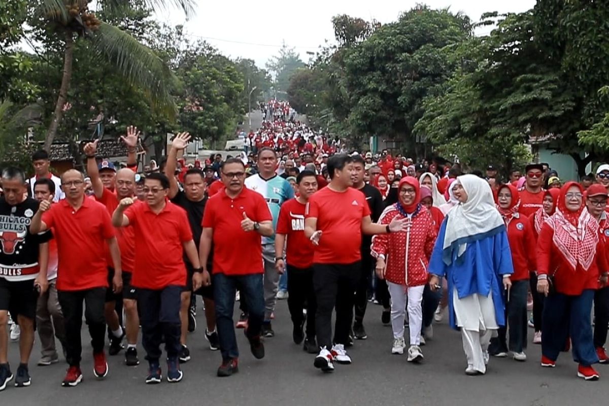 Ribuan warga KK-BMR jalan sehat bersama Steven Kandouw