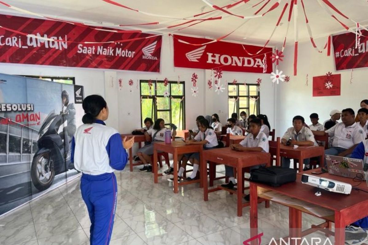 Industri sepeda motor tingkatkan keselamatan berkendara siswa di Sulut