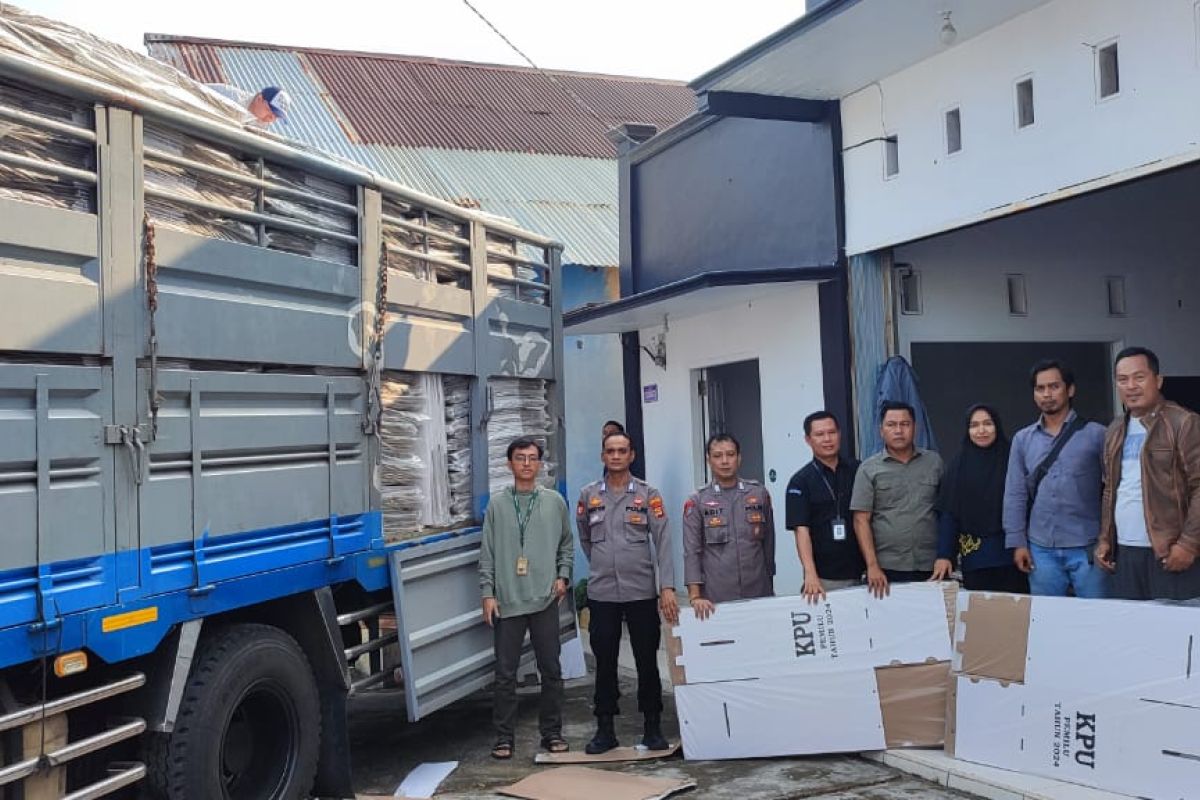 Polisi pastikan pengamanan kedatangan logistik pemilu di Pesisir Barat