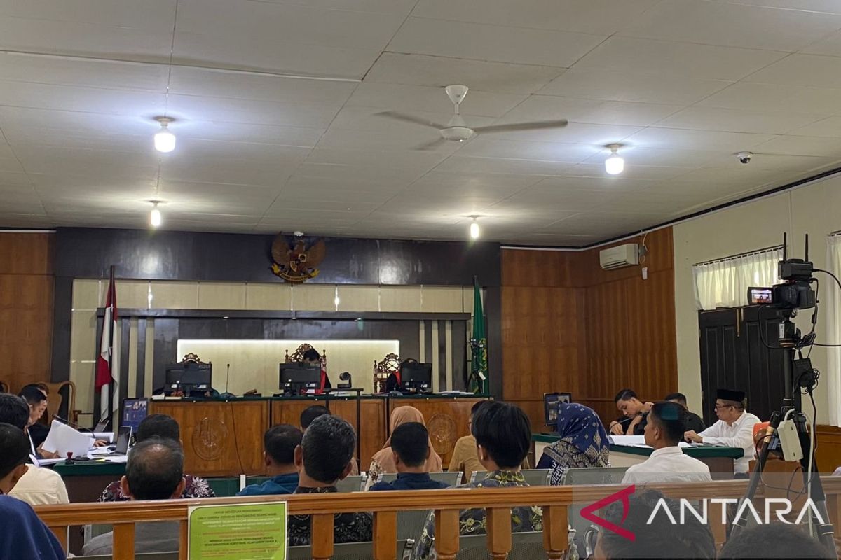 Selain potongan 10 persen, M Adil juga minta Rp25 juta ke Kabag Umum tiap dinas ke luar kota