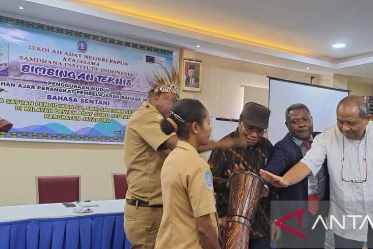 Sekolah Adat Negeri Papua gelar Bimtek Penguatan Bahasa Ibu kepada 80 guru