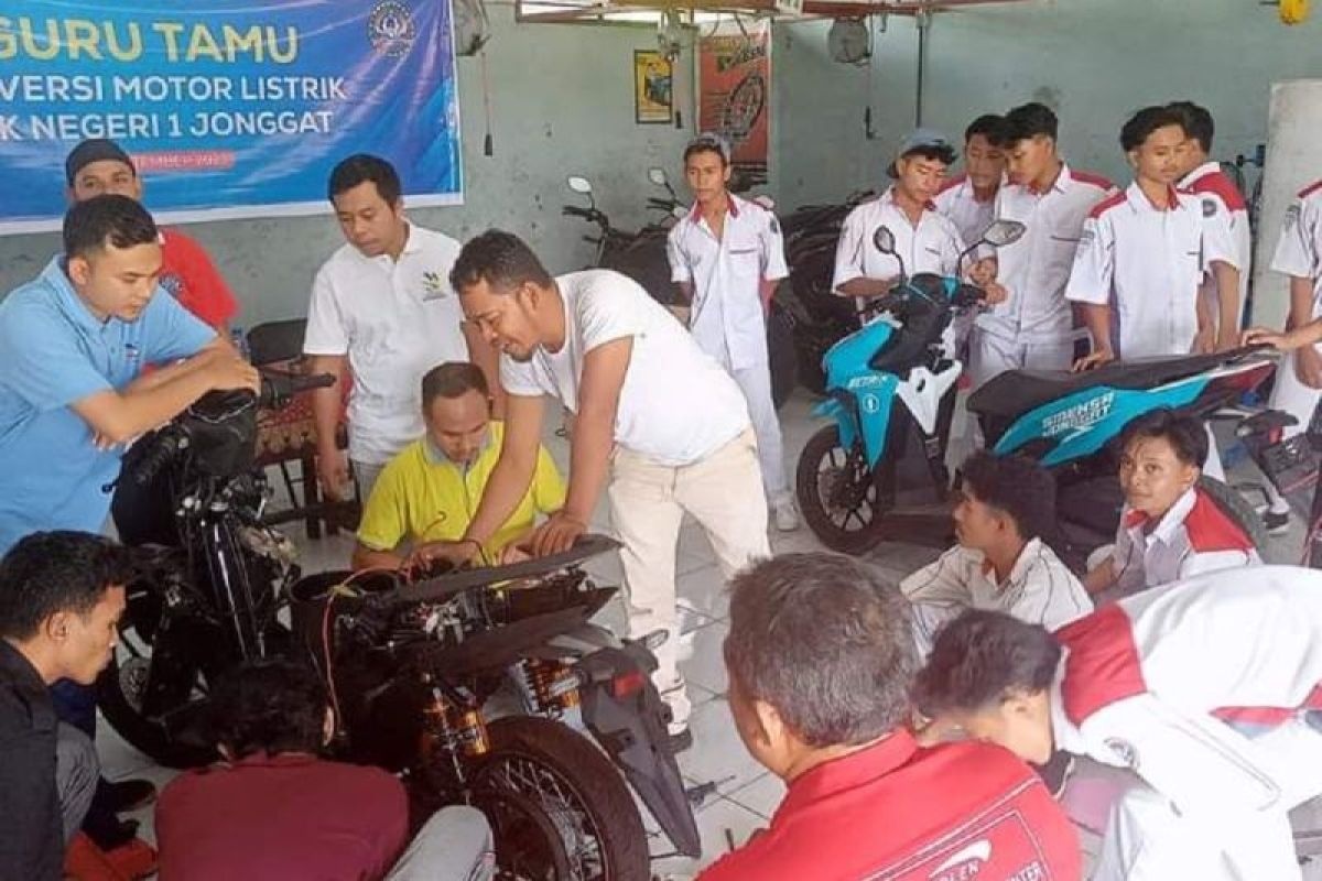 PLN UIP Nusra dan SMKN 3 Mataram bahas persiapan bengkel konversi dengan ESDM NTB