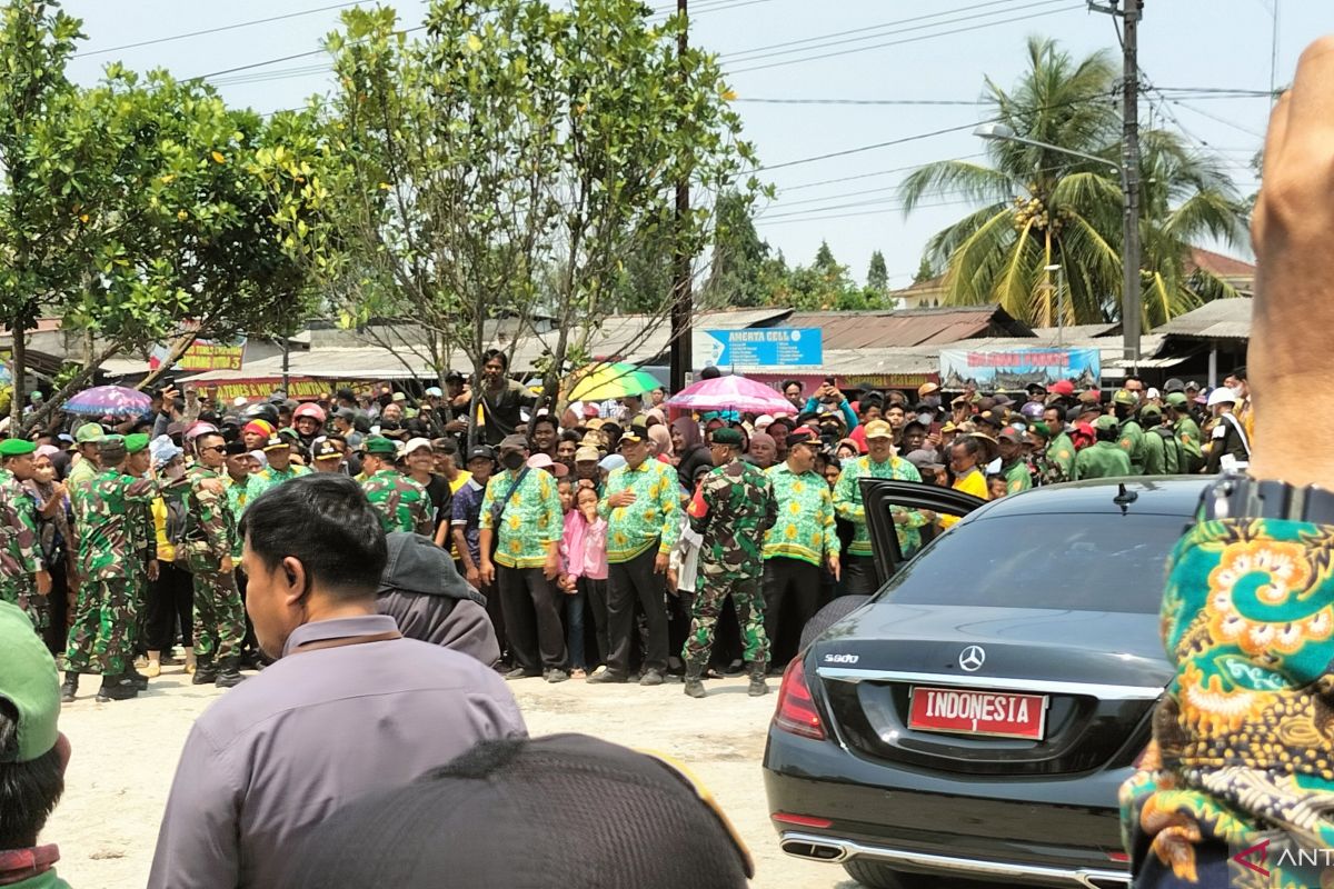 Ribuan warga antusias sambut kedatangan Presiden Jokowi di Pasar Rumbia