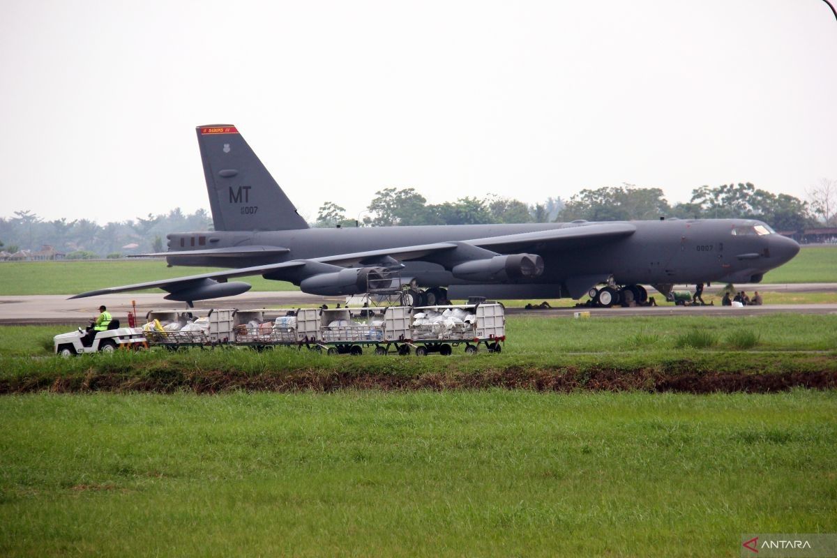 Pesawat tempur China cegat bomber B-52 di atas Laut China Selatan