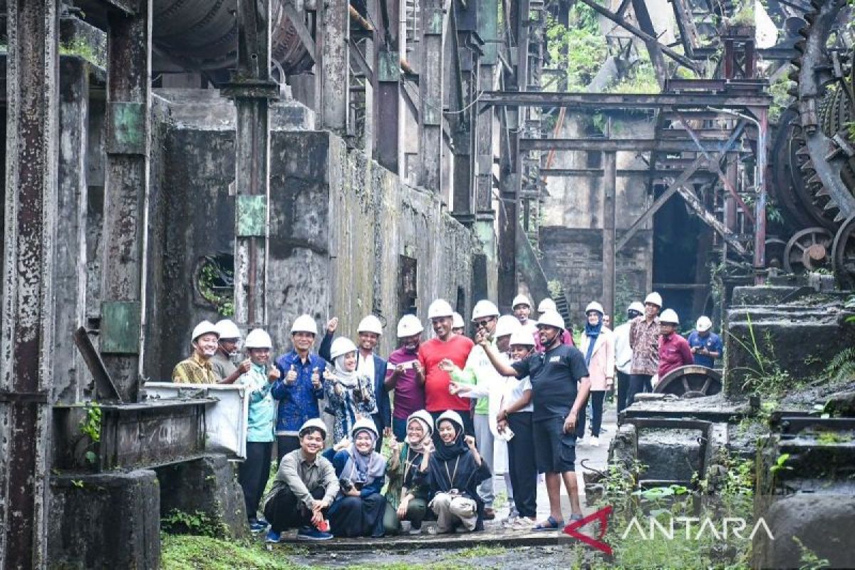 Sambangi Indarung I, Wali Kota Gondar City dan rombongan unjuk gigi dengan menari tradisional