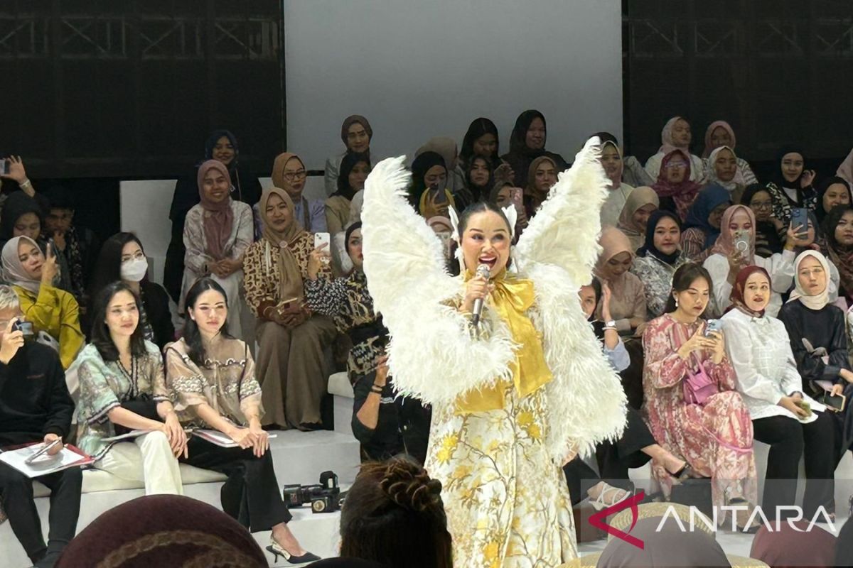 Titi DJ beri kejutan lagu "Sang Dewi" di JFW 2024