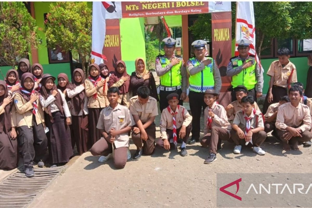 Polres Bolsel tingkatkan pemahaman siswa tertib berlalu lintas