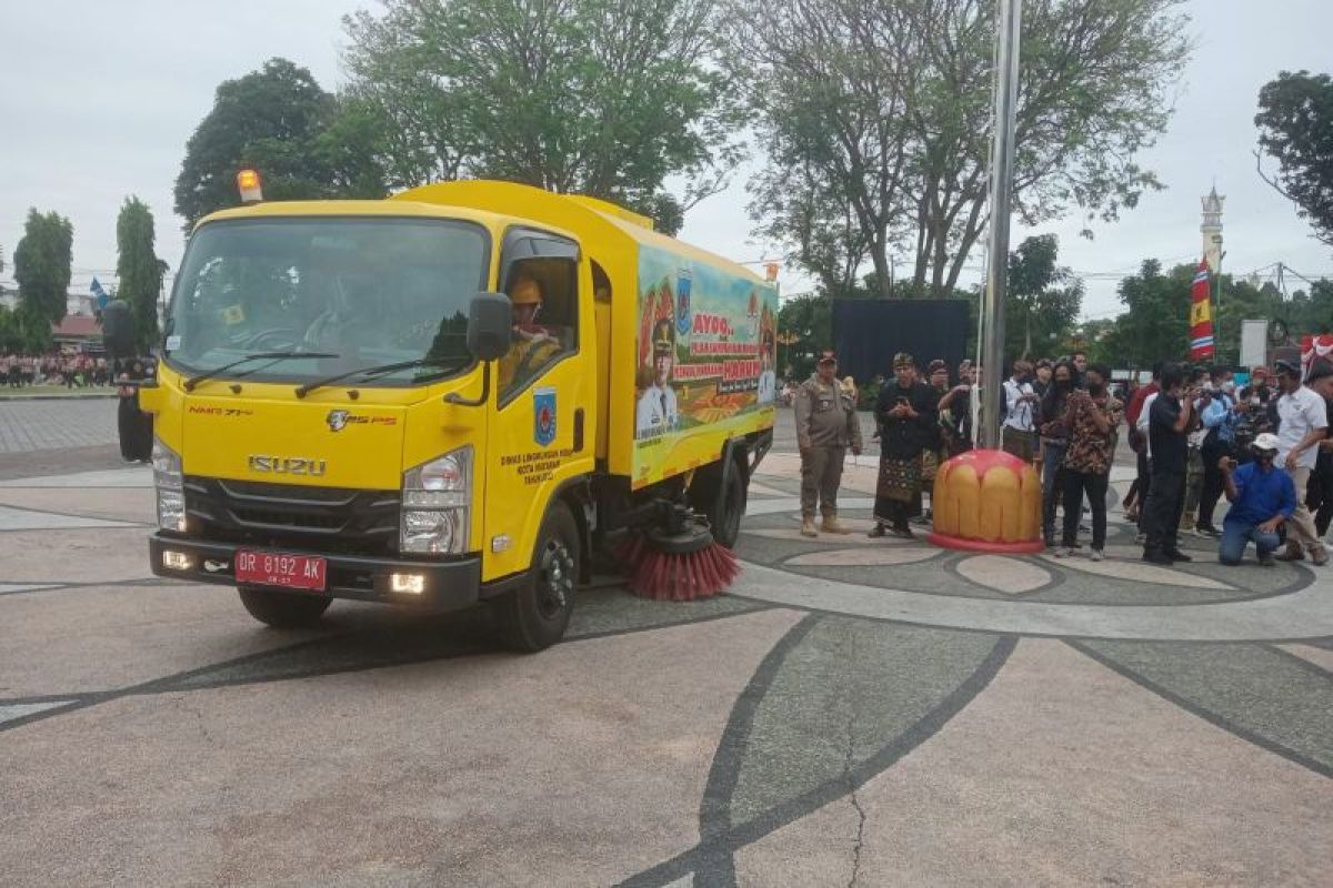 DLH Kota Mataram modifikasi mobil bekas menjadi kendaraan penyapu jalan