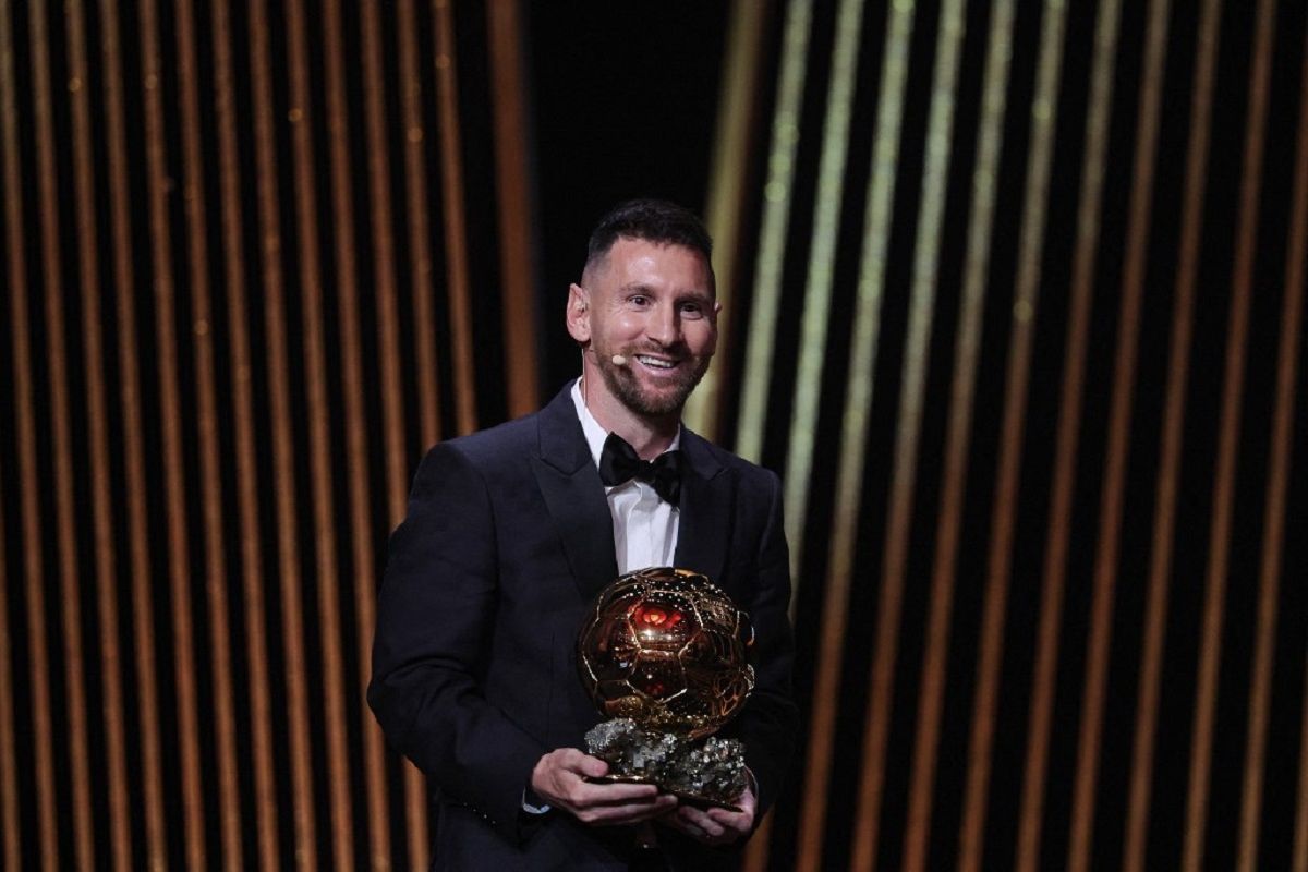 Lionel Messi meraih penghargaan Ballon d'Or kedelapan