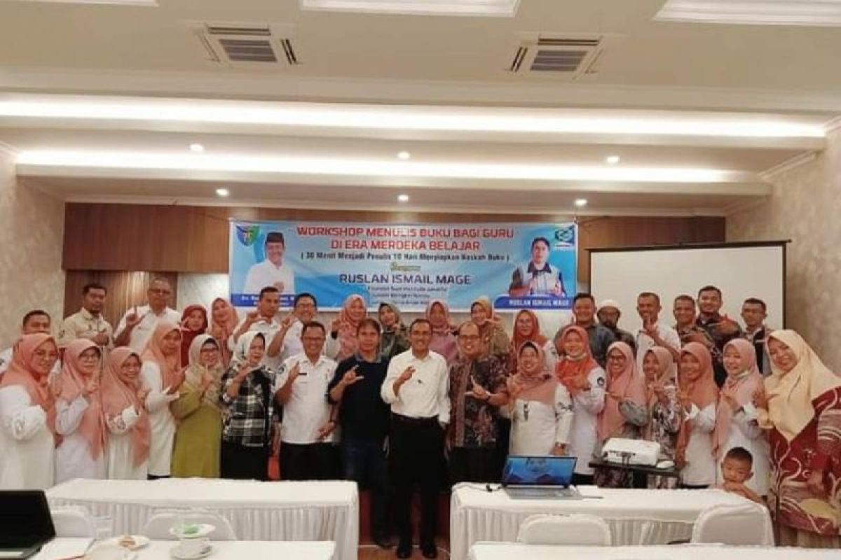 Dinas Pendidikan dan Kebudaayan Pesisir Selatan adakan kegiatan Workshop menulis buku bagi guru