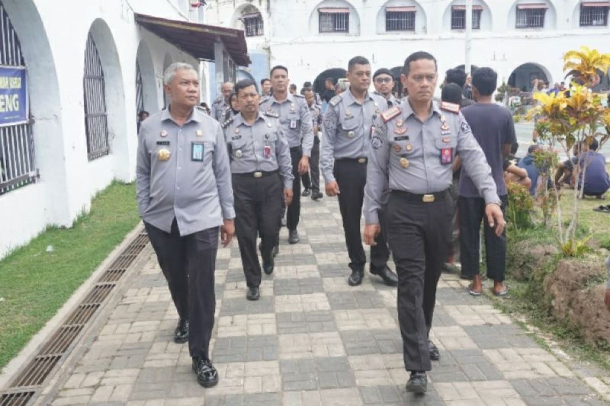 Kakanwil Tejo Harwanto bernostalgia, sambangi Lapas Ambarawa