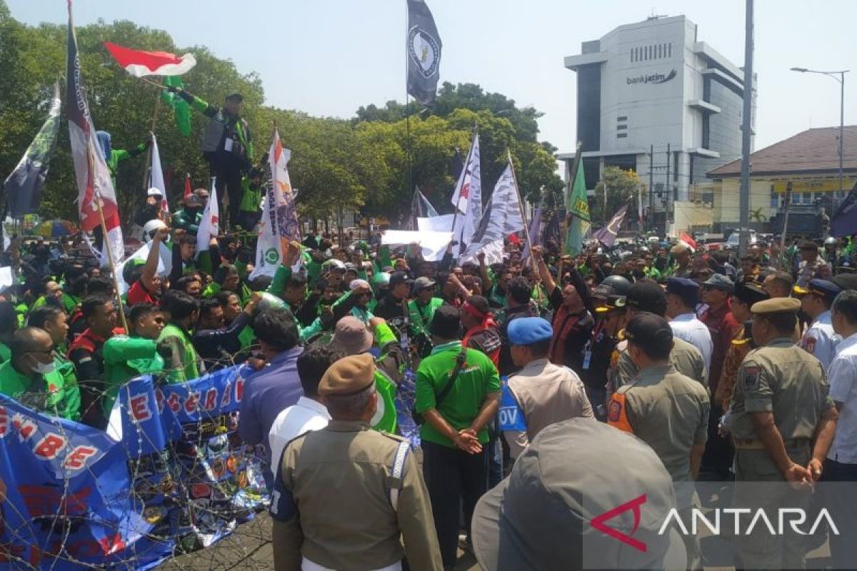 Pengemudi daring di Jember aksi damai tuntut penyesuaian tarif