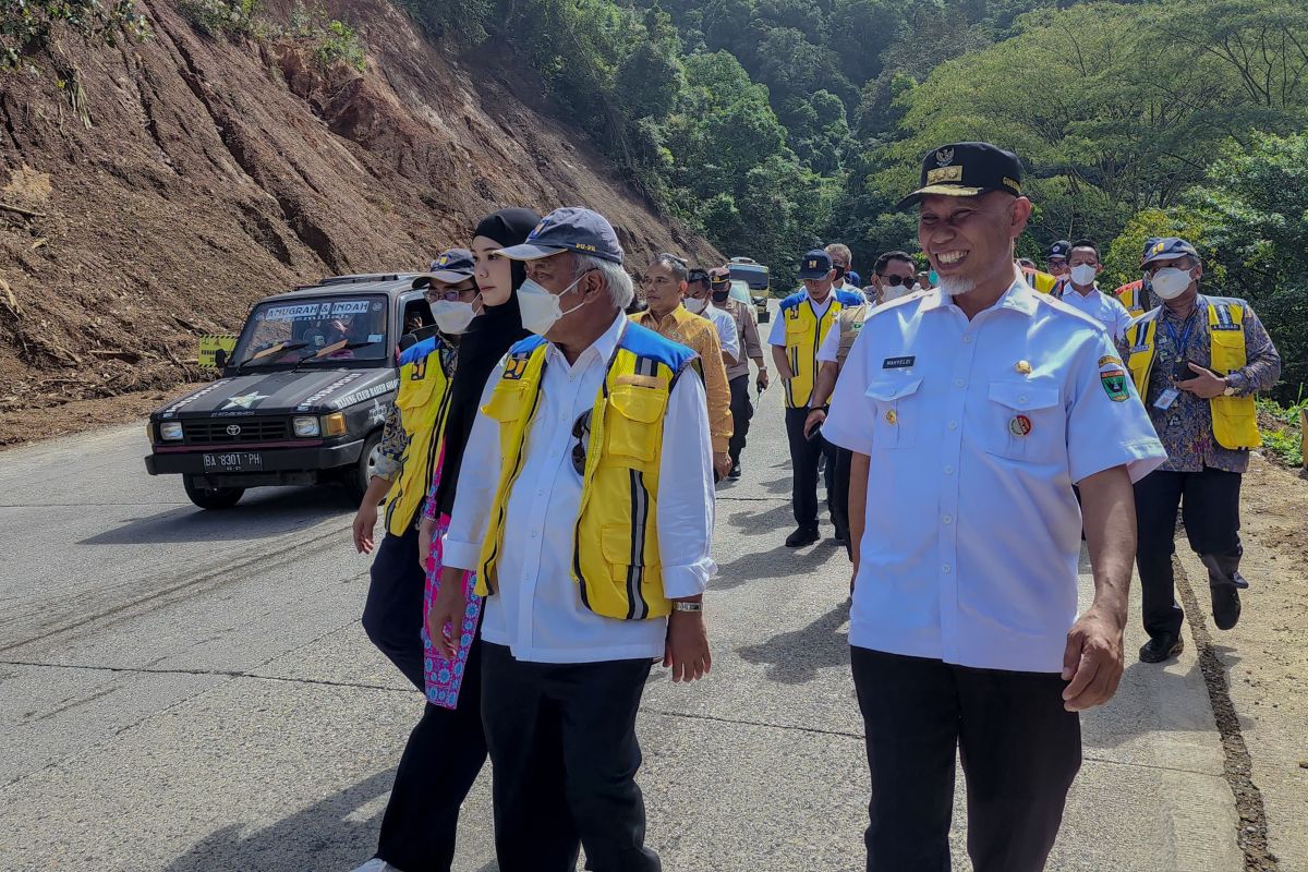 Pemprov Sumbar percepat revisi RTRW demi jalan layang Sitinjau Lauik