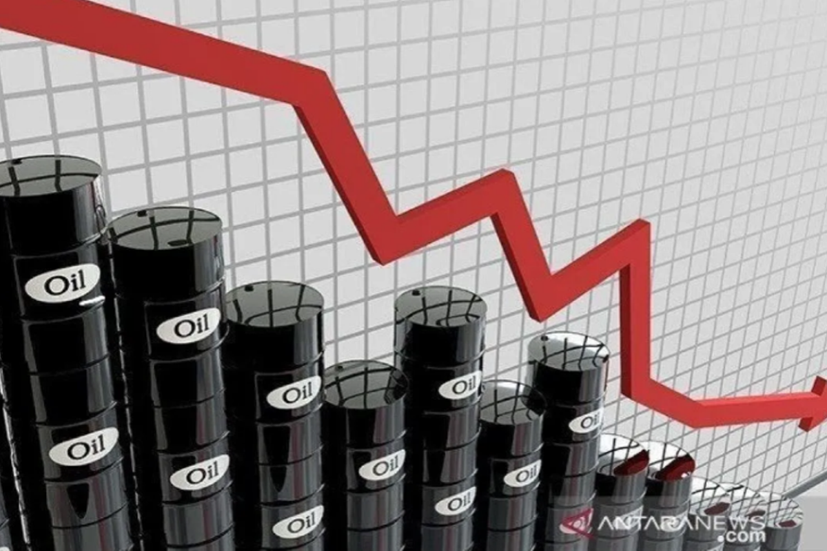 Harga minyak melemah, kekhawatiran geopolitik berkurang dan produksi naik