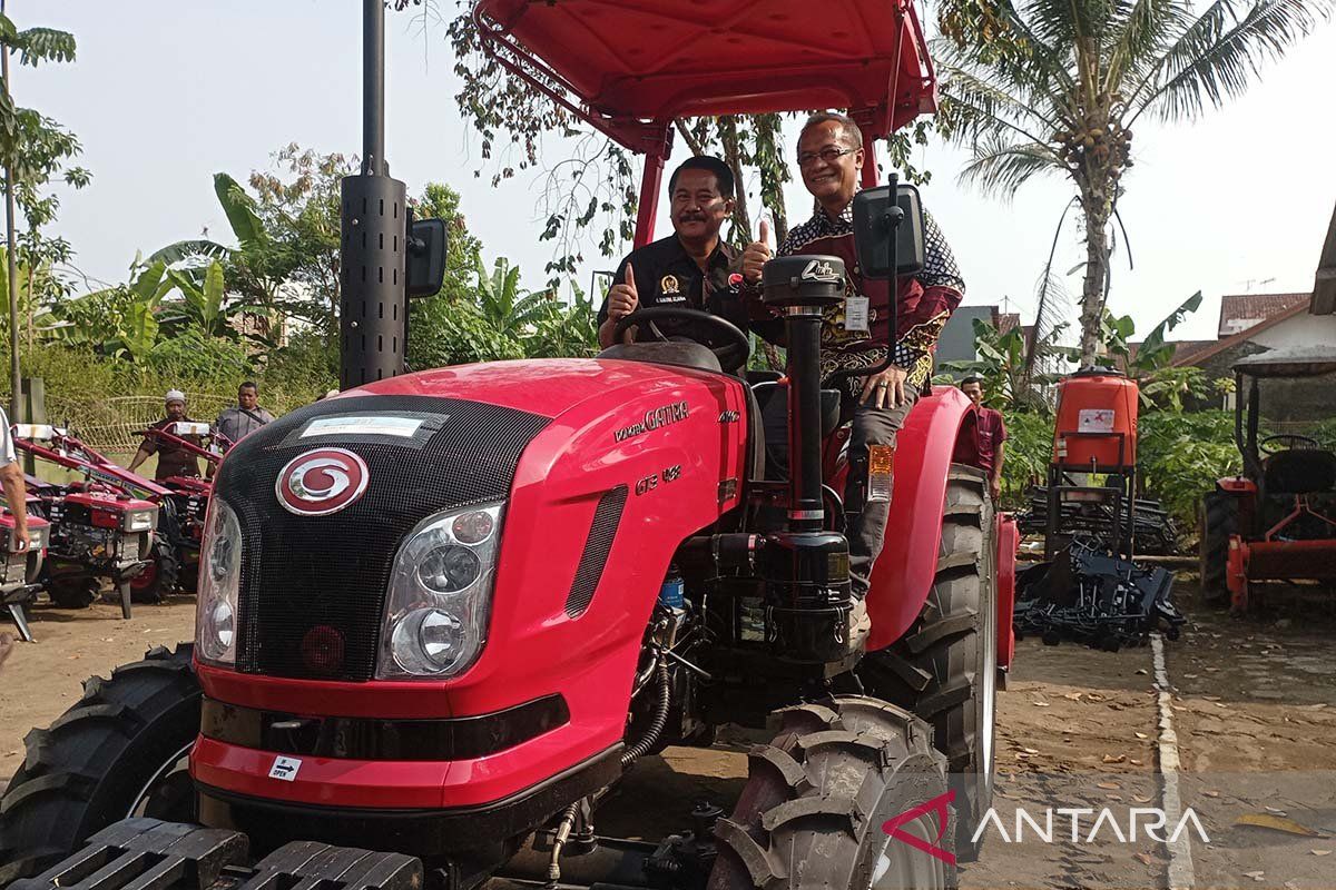 Puluhan kelompok tani di Banyumas peroleh bantuan  alsintan