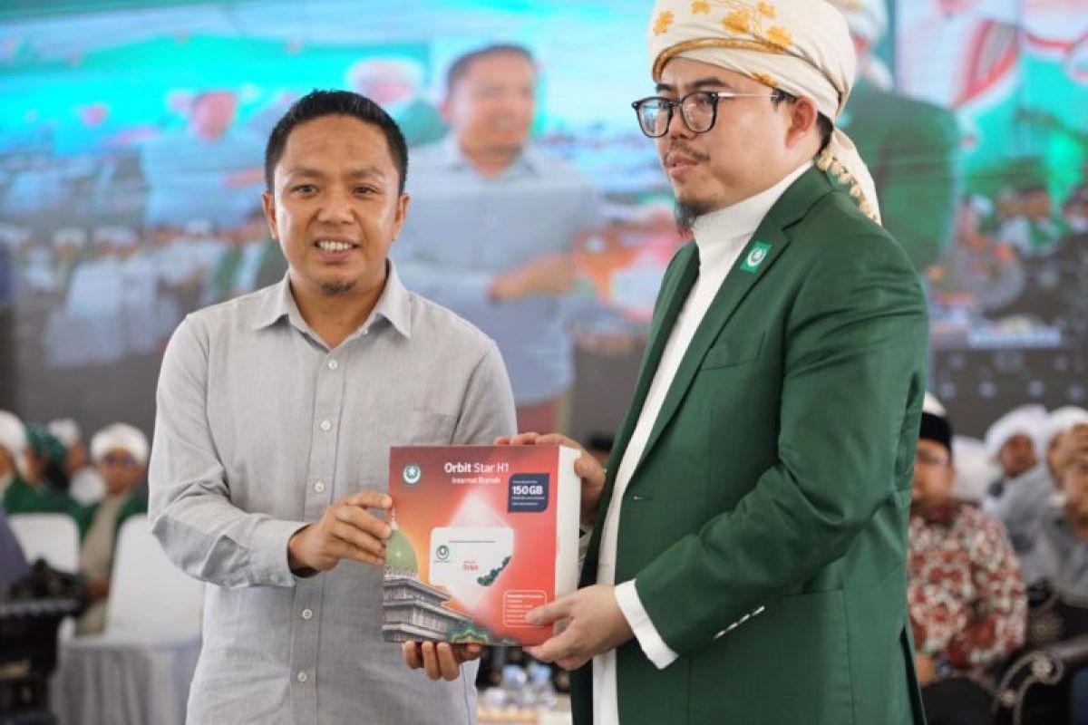 Telkomsel Bantu NW Tingkatkan Kualitas Pendidikan di NTB dengan 1.000 Unit Modem Orbit