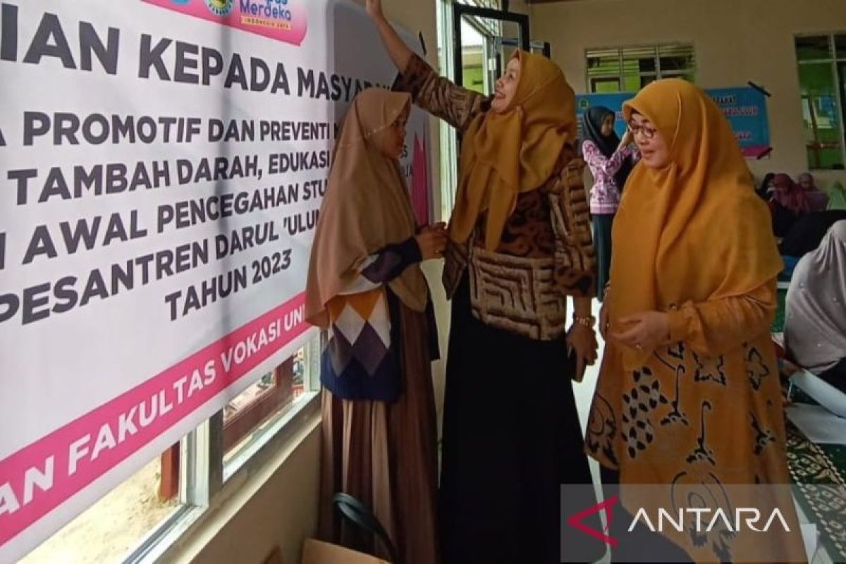 Upaya Promotif Dan Preventif Melalui Gebyar Tablet Tambah Darah, Edukasi Kespro Dan PHBS Sebagai Langkah Awal Pencegahan Stunting Pada Remaja Di Pondok Pesantren Darul Ulum Kota Padang Tahun 2023